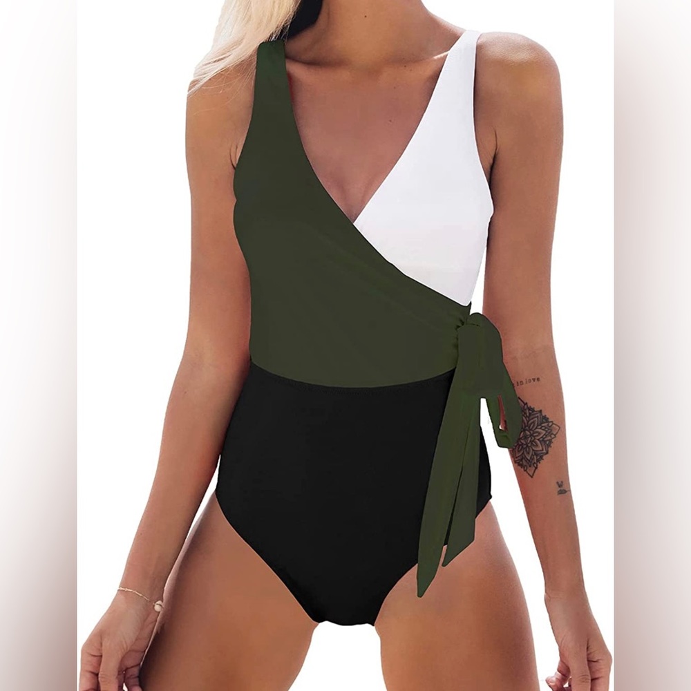 CUPSHE One Piece Wrap Color Block Tie
Side Swimsuit Size Large NWT
